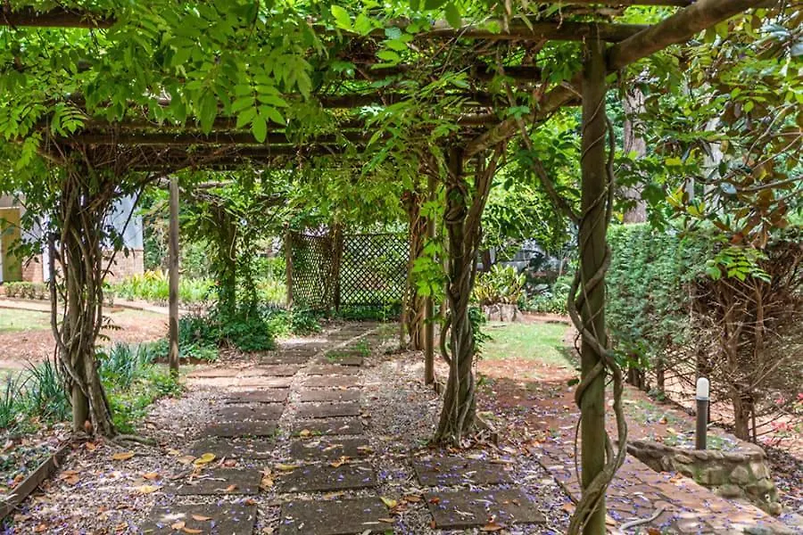The Gamekeepers Spa Cottage In Tamborine Mountain